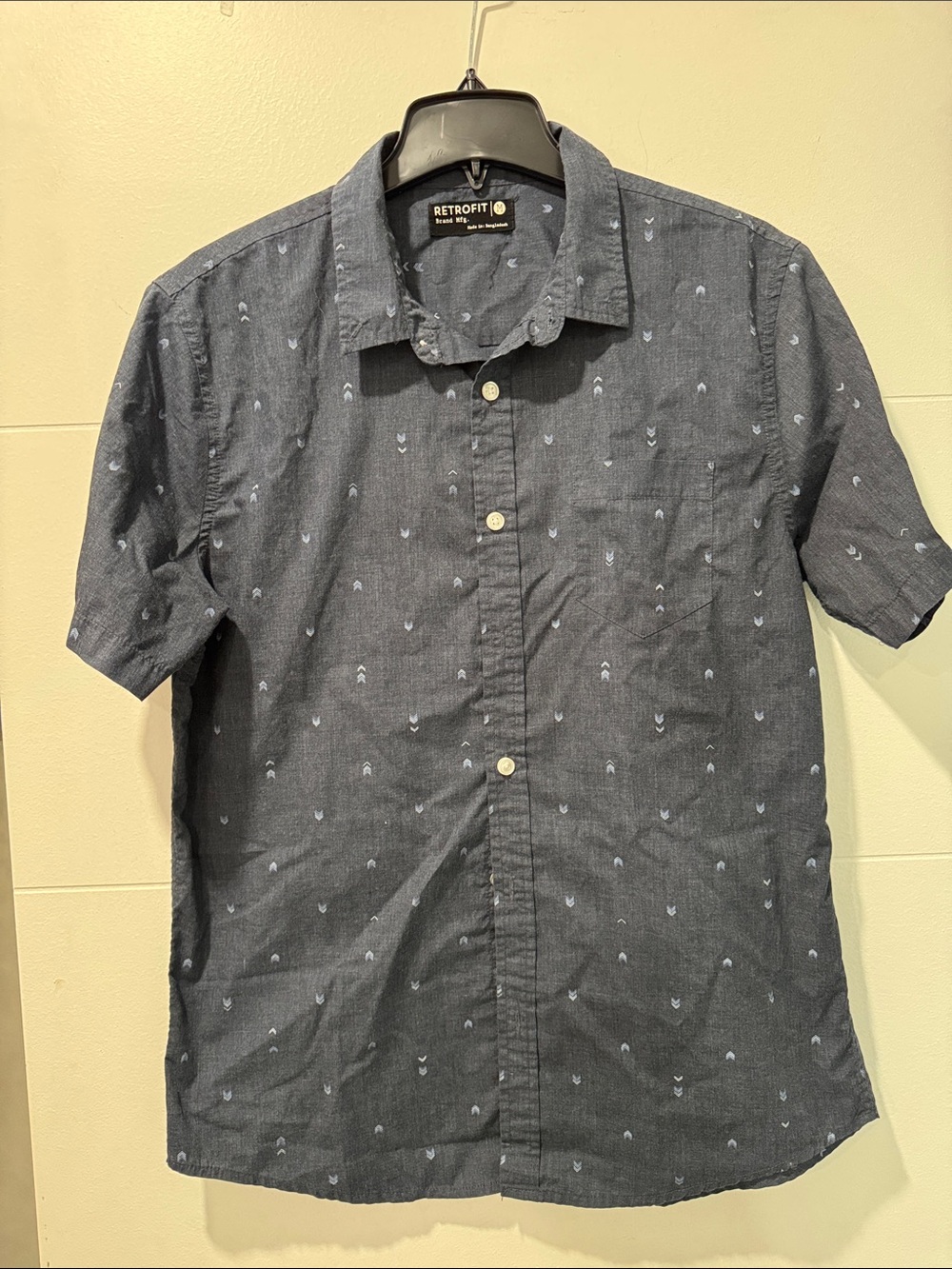 Retrofit Navy Short-Sleeve Button-Down Shirt with Light Blue Mens Medium